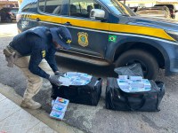 PRF prende homem com 178 celulares em Passo Fundo/RS