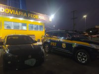 PRF prende homem e recupera carro clonado em Porto Alegre/RS