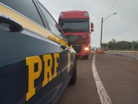 PRF prende motorista de carreta embriagado na BR 386 em Lajeado