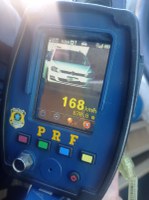 PRF flagra motorista dirigindo a 168 km/h na BR 293 em Candiota/RS