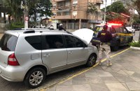 PRF prende criminoso e recupera carro clonado após perseguição em São Leopoldo/RS