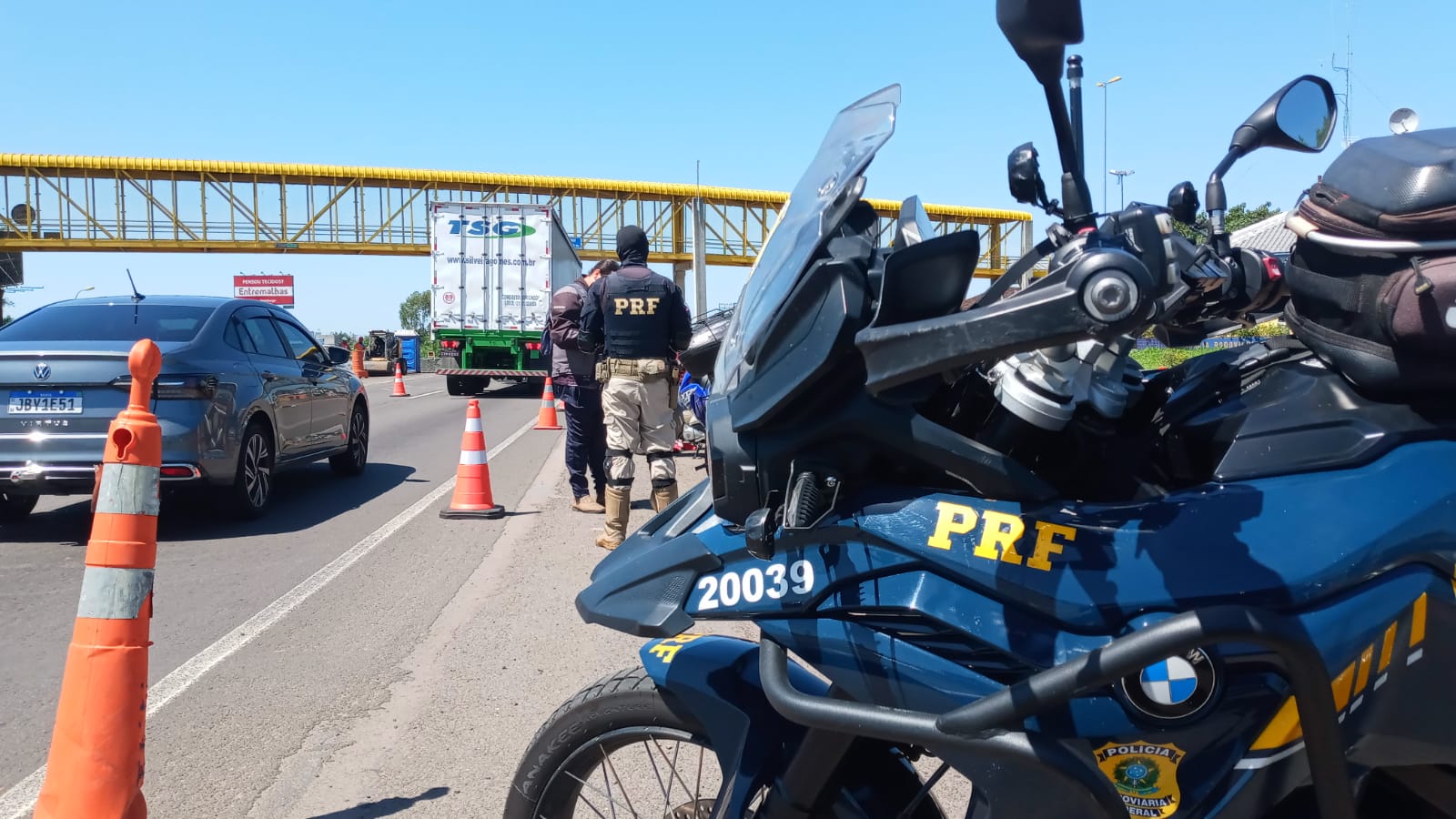 PRF termina com rachas de motos entre as BR 448 e BR 290, em Porto Alegre