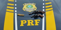 PRF prende passageiro de ônibus com duas armas em Bagé