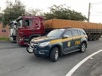 PRF prende três homens transportando pneus contrabandeados do Paraguai