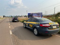 PRF recupera carro furtado de locadora em Santiago/RS