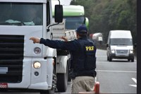 PRF prende estelionatário em Pelotas/RS e recupera caminhão adquirido mediante fraude