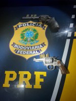 PRF prende dupla com dois revólveres em Soledade/RS