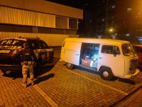 PRF prende foragido da justiça em Kombi de entrega de frutas em Caxias do Sul/RS