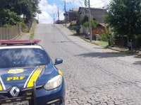 PRF prende homem que invadiu residência de idosa em Caxias do Sul