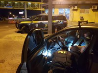 PRF prende mulher em São Leopoldo/RS com carro furtado