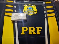 PRF prende passageira de ônibus com cocaína na cintura em Bagé