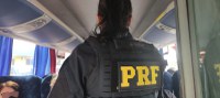 PRF prende passageiro de ônibus procurado pela justiça em Bagé/RS