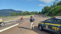 PRF presta apoio para evento ciclístico em Maquiné