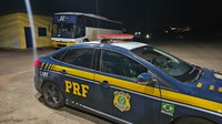 PRF apreende ônibus carregado com produtos estrangeiros em Lagoa Vermelha/RS