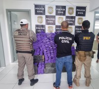 PRF, BM e PC apreendem 1 tonelada de maconha após fuga em alta velocidade no RS