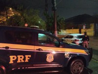 PRF prende criminoso em São Leopoldo com carro roubado há 3 dias em Alvorada/RS
