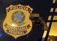 PRF prende homem por porte ilegal de arma de fogo na Freeway