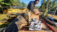 PRF intercepta caminhão carregado com cigarros e prende contrabandista em Lajeado