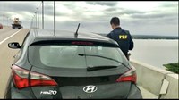 PRF prende casal e recupera carro em Porto Alegre