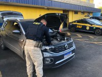 PRF prende criminoso com carro clonado na Freeway