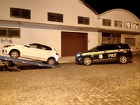 PRF prende dupla de criminosos com veículo furtado e clonado em Camaquã