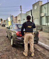 PRF prende família uruguaia com carro roubado no Brasil