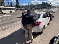 PRF prende homem e recupera carro clonado em Caxias do Sul