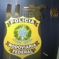 PRF prende motorista armado em Santiago