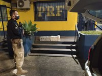 PRF prende mulher transportando 53 kg de cocaína em Torres