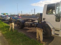 PRF recupera caminhão roubado e prende receptadores