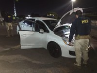 PRF recupera carro roubado com placas clonadas