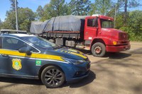 PRF recupera em São Borja um caminhão furtado