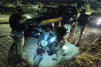 PRF recupera moto roubada e prende criminoso em Vacaria