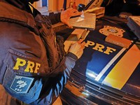 PRF prende casal de traficantes uruguaios com 65 quilos de cocaína em Santa Maria