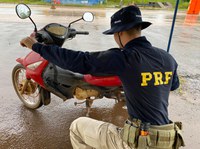 Em Porto Velho/RO, PRF recupera motoneta com registro de roubo/furto