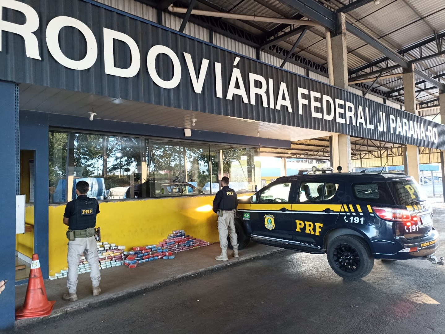 Prejuízo milionário: em Ji-Paraná/RO, PRF apreende mais de 140 Kg de drogas  — Polícia Rodoviária Federal