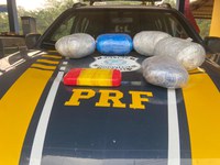 PRF intercepta mais de 6 kg de entorpecentes durante fiscalização em táxi