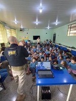 Em Vilhena/RO, PRF promove conscientização ambiental em escola através do Projeto Educar