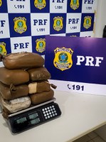 Em Vilhena/RO, PRF apreende 8.22 Kg de maconha com passageiro de ônibus