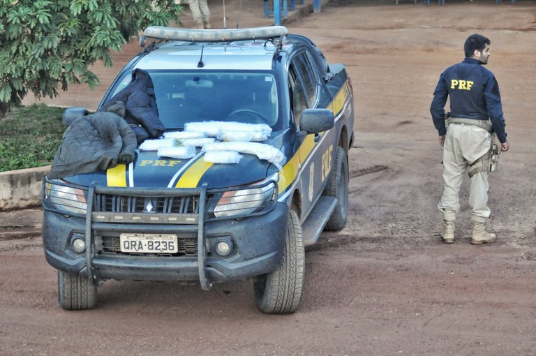 Em Guajará-Mirim/RO, PRF flagra mulher traficando cocaína líquida