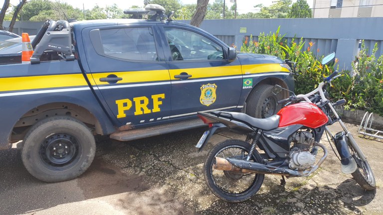 Em Porto Velho/RO, PRF recupera motocicleta roubada