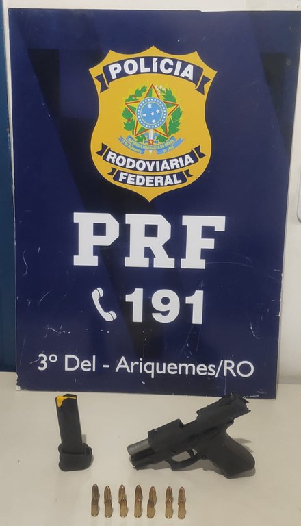 Em Ariquemes, PRF detém homem portando arma de fogo