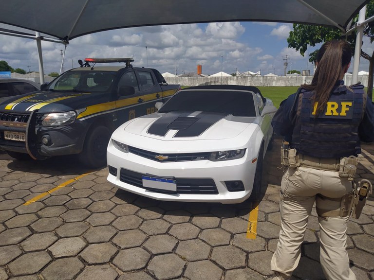 Em Rondônia, PRF apreende vários veículos do tráfico, incluindo carros de luxo