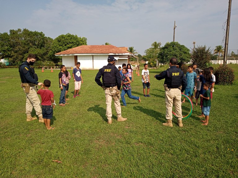 Em Rondônia, PRF participa de Ações em comemoração ao Dia das Crianças