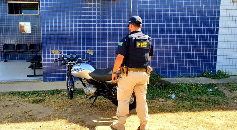 PRF recupera moto roubada durante ocorrência de acidente na BR 433