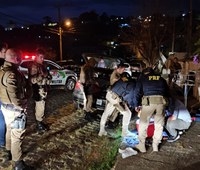 Ação conjunta Polícia Rodoviária Federal, Polícia Militar e Polícia Civil prende traficantes de drogas em Mafra/SC