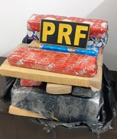 PRF apreende 20 kg de maconha na BR-101, em Paulo Lopes