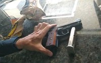 PRF apreende pistola e R$ 15 mil em dinheiro na BR-101 em Biguaçu