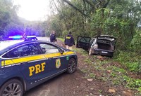 Homens são presos na BR-153 em Irani com carro roubado no Paraná