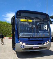 PRF flagra ônibus escolar com documento adulterado na BR-116 em Mafra